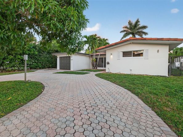 2524 Marathon Ln, Fort Lauderdale FL 33312