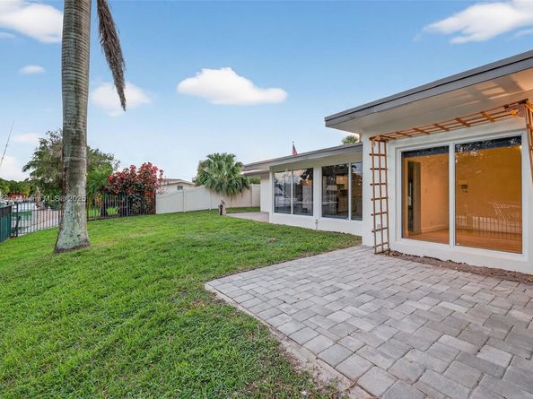 2524 Marathon Ln, Fort Lauderdale FL 33312