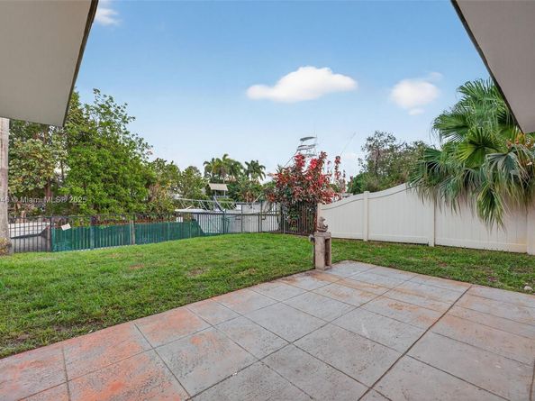 2524 Marathon Ln, Fort Lauderdale FL 33312