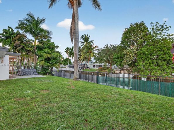 2524 Marathon Ln, Fort Lauderdale FL 33312