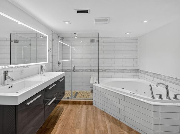 2524 Marathon Ln, Fort Lauderdale FL 33312