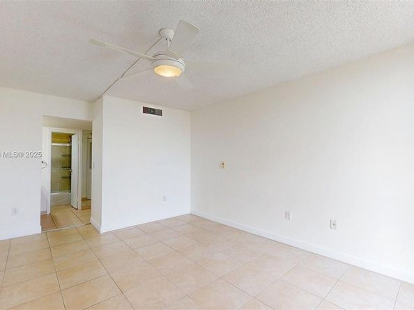 3675 N Country Club Dr 1610, Aventura FL 33180