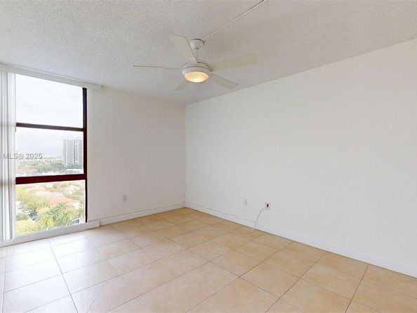 3675 N Country Club Dr 1610, Aventura FL 33180