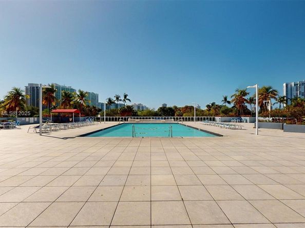 3675 N Country Club Dr 1610, Aventura FL 33180