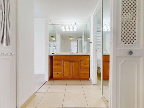 3675 N Country Club Dr 1610, Aventura FL 33180