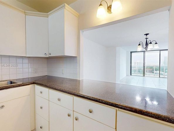 3675 N Country Club Dr 1610, Aventura FL 33180