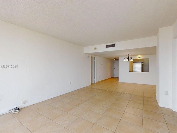 3675 N Country Club Dr 1610, Aventura FL 33180