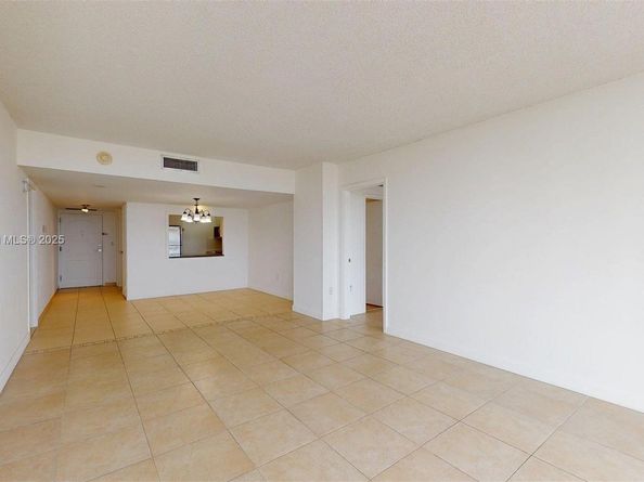 3675 N Country Club Dr 1610, Aventura FL 33180