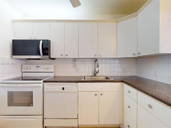 3675 N Country Club Dr 1610, Aventura FL 33180