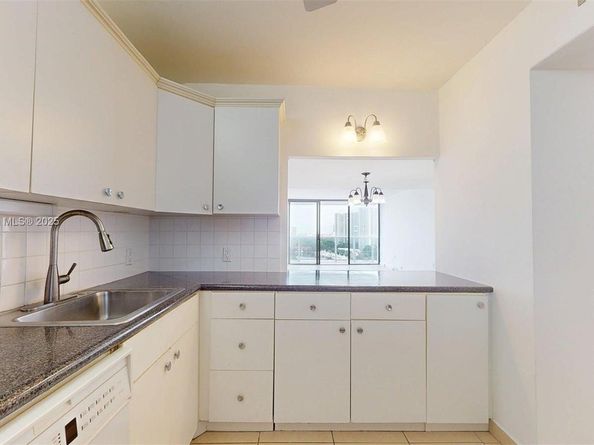 3675 N Country Club Dr 1610, Aventura FL 33180