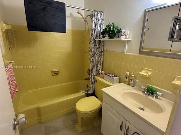 920 SW 11th Ave 12A, Hallandale Beach FL 33009