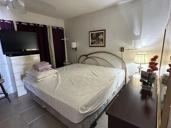 920 SW 11th Ave 12A, Hallandale Beach FL 33009