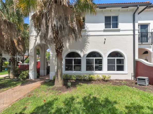 3529 NW 29th Pl, Lauderdale Lakes FL 33311