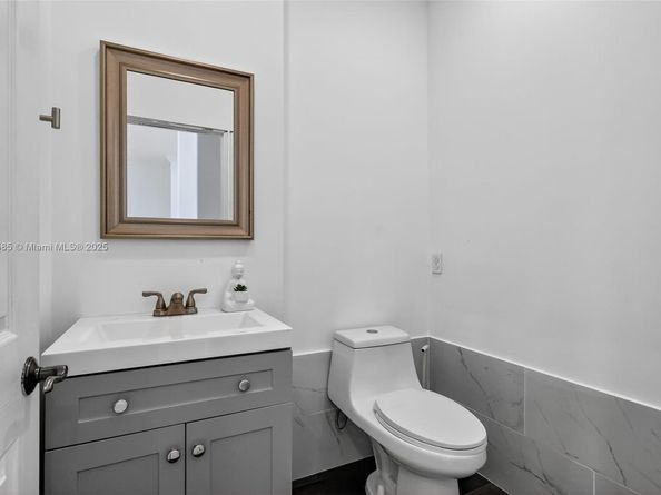 16432 NW 12th St, Pembroke Pines FL 33028