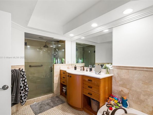20281 E Country Club Dr 909, Aventura FL 33180