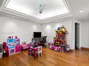 20281 E Country Club Dr 909, Aventura FL 33180