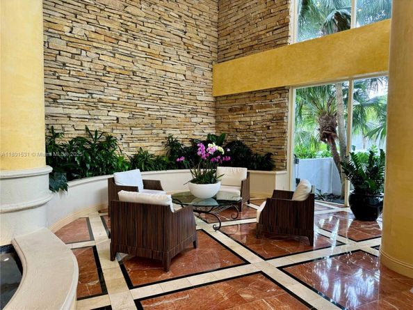 20281 E Country Club Dr 909, Aventura FL 33180