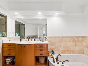 20281 E Country Club Dr 909, Aventura FL 33180