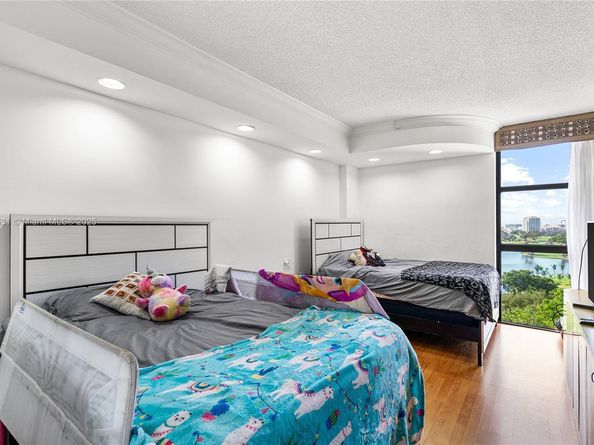 20281 E Country Club Dr 909, Aventura FL 33180