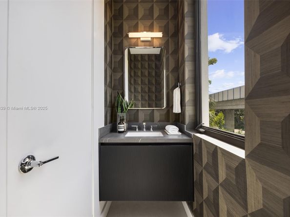 98 SW 28th Rd 1, Miami FL 33129