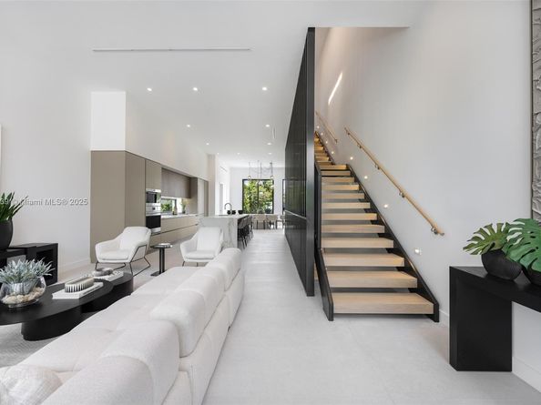 98 SW 28th Rd 1, Miami FL 33129