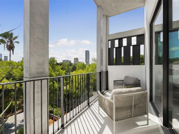 98 SW 28th Rd 1, Miami FL 33129