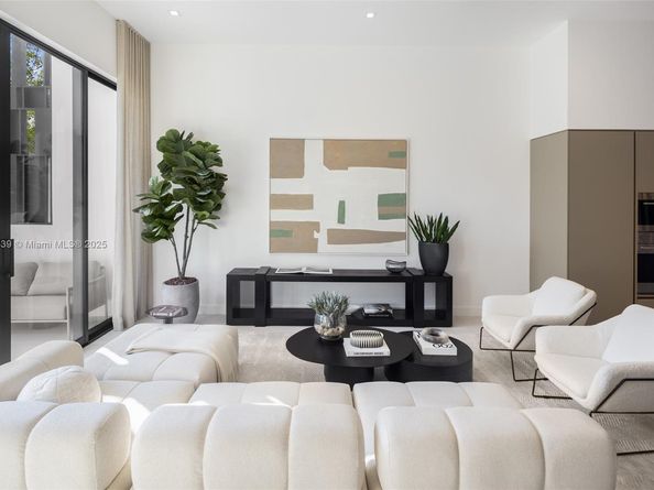 98 SW 28th Rd 1, Miami FL 33129