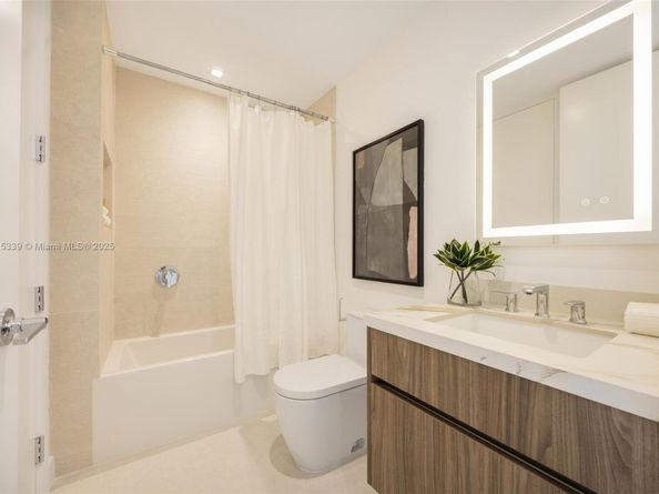 98 SW 28th Rd 1, Miami FL 33129