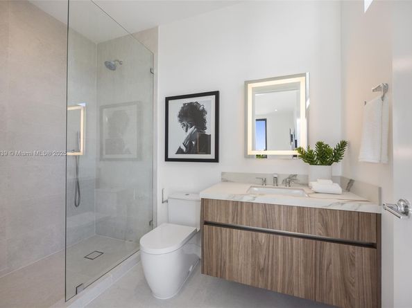 98 SW 28th Rd 1, Miami FL 33129