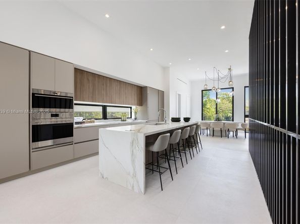 98 SW 28th Rd 1, Miami FL 33129