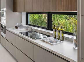 98 SW 28th Rd 1, Miami FL 33129