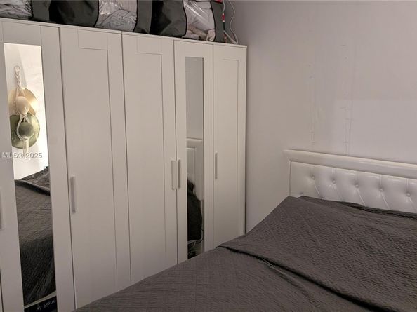 917-919 NE 10th St, Hallandale Beach FL 33009