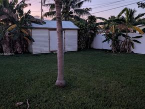 917-919 NE 10th St, Hallandale Beach FL 33009