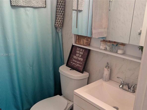 917-919 NE 10th St, Hallandale Beach FL 33009