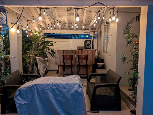 917-919 NE 10th St, Hallandale Beach FL 33009