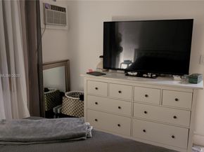 917-919 NE 10th St, Hallandale Beach FL 33009