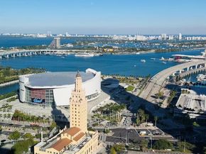 121 NE 5 St 1500, Miami FL 33132