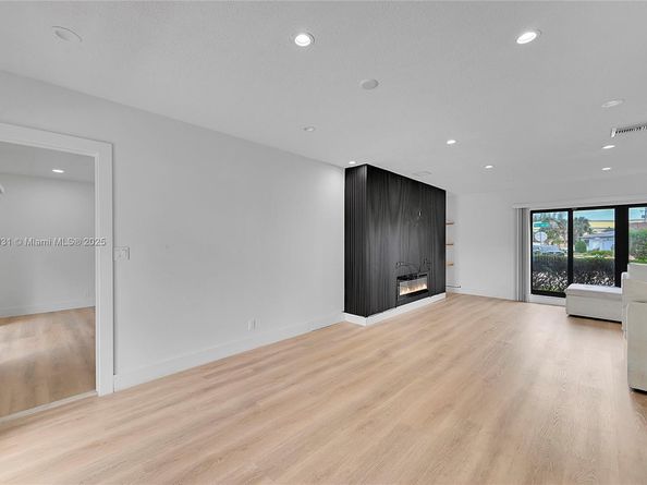 6206 White Oak Ln, Tamarac FL 33319