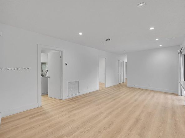 6206 White Oak Ln, Tamarac FL 33319