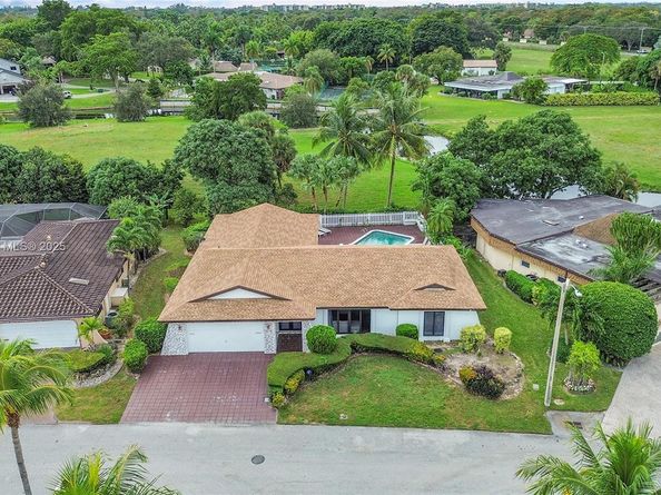 6206 White Oak Ln, Tamarac FL 33319