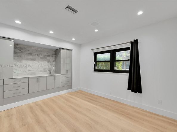 6206 White Oak Ln, Tamarac FL 33319