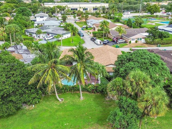 6206 White Oak Ln, Tamarac FL 33319