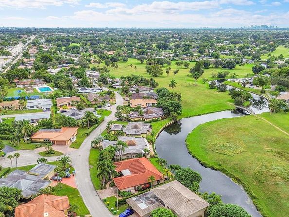 6206 White Oak Ln, Tamarac FL 33319