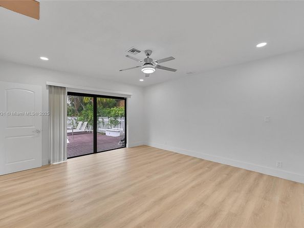 6206 White Oak Ln, Tamarac FL 33319