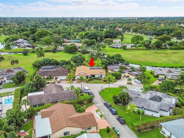 6206 White Oak Ln, Tamarac FL 33319