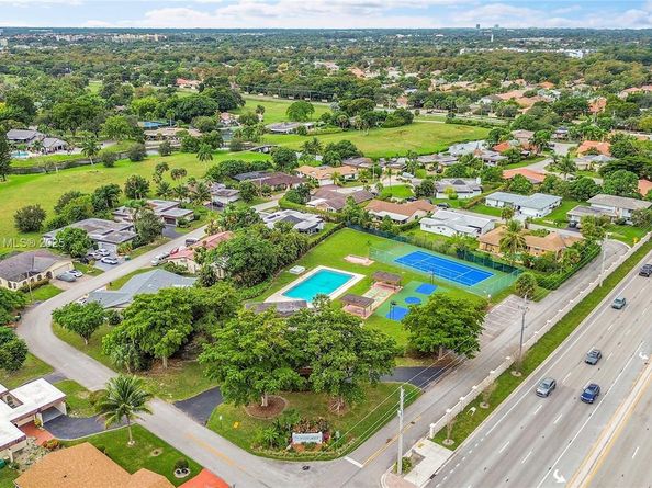 6206 White Oak Ln, Tamarac FL 33319