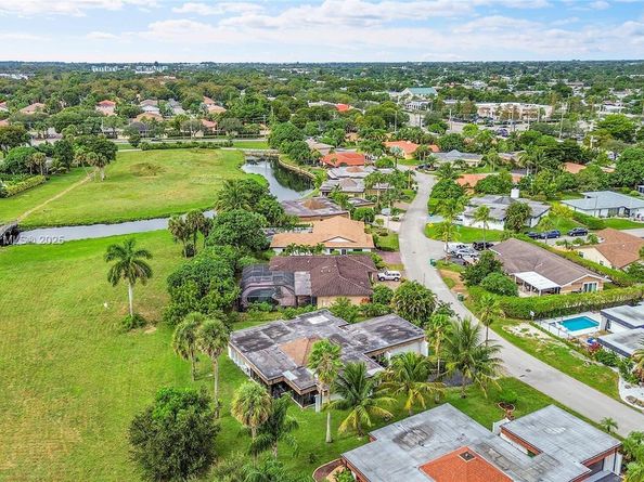 6206 White Oak Ln, Tamarac FL 33319