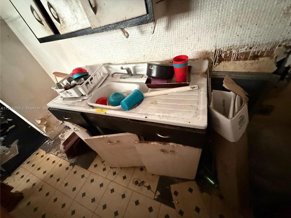 1950 Service Rd, Opa-Locka FL 33054