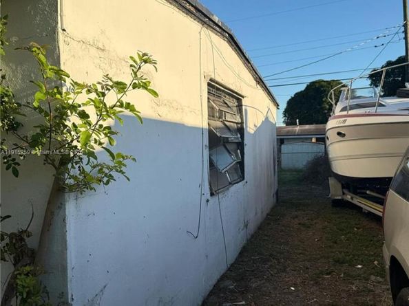 1950 Service Rd, Opa-Locka FL 33054