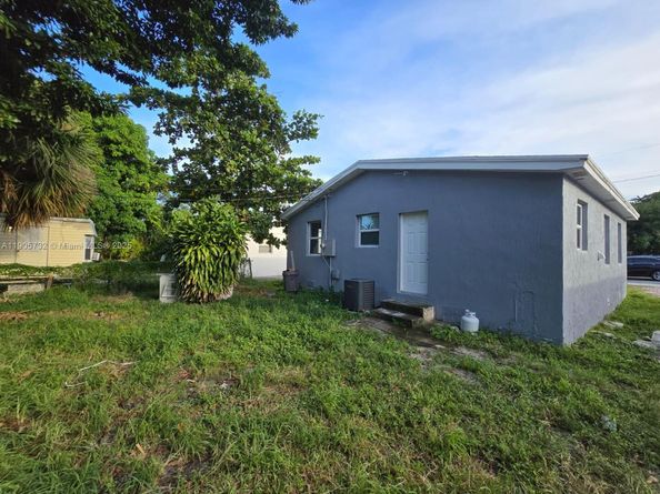 719 21st St, West Palm Beach FL 33407